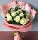 Букет из белых роз и зеленой хризантемы